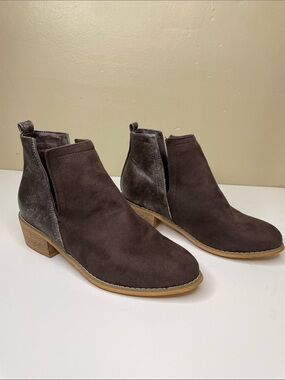 BOUTIQUE by Corkys Brown Faux Suede SHEILD Rustic Glam Block Heel Bootie 8